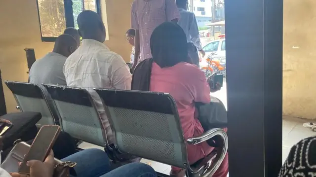 Ndị bịara iwere akwụkwọ njirimaraonye nke ha