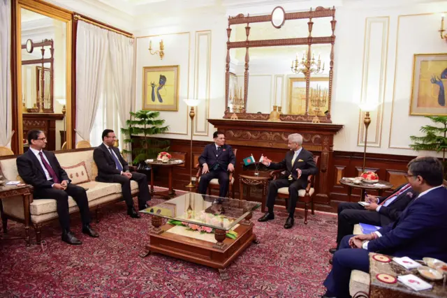 দুই পররাষ্ট্রমন্ত্রী ও দু’দেশের কর্মকর্তাদের মধ্যে দিল্লির হায়দ্রাবাদ হাউসে বৈঠক