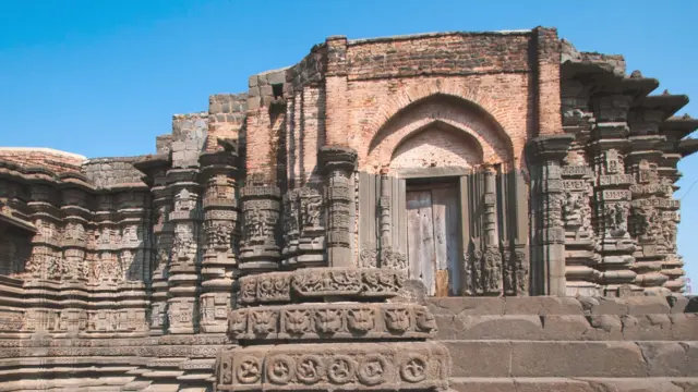 लोणारमधलं दैत्यसुदन मंदिर 