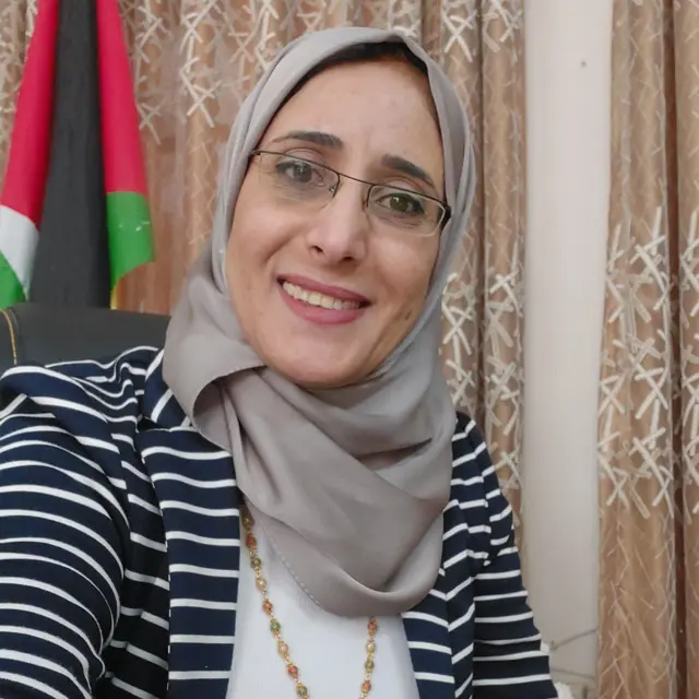 صورة لتيريزا النوايسة