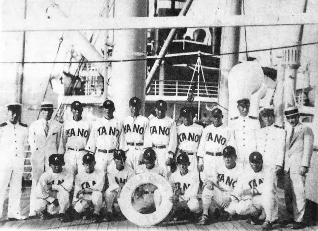 1931年嘉農棒球隊從台灣北部的基隆搭船前往日本，參加甲子園高校棒球總決賽 （圖檔提供：台灣國定古蹟編纂研究小組）