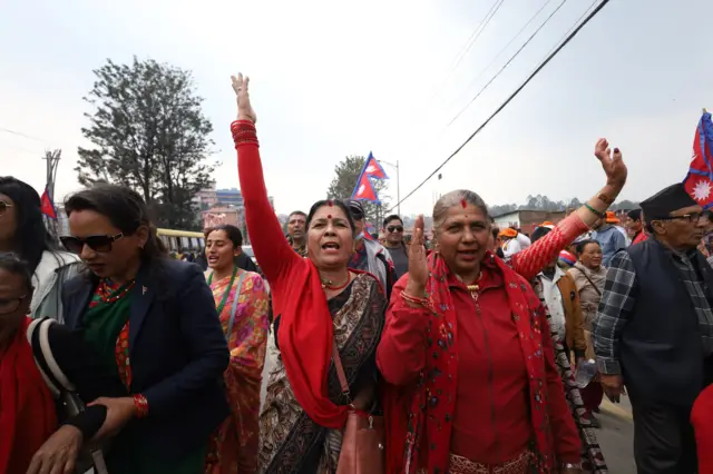 पूर्वराजा ज्ञानेन्द्र शाहलाई काठमाण्डूमा गरिएको स्वागत