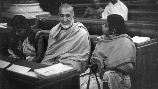 खान अब्दुल गफार खान आणि दाक्षायणी वेलायुधन