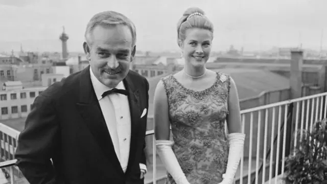 হলিউড অভিনেত্রী গ্রেস কেলি ও তার স্বামী মোনাকোর যুবরাজ তৃতীয় রেইনিয়া