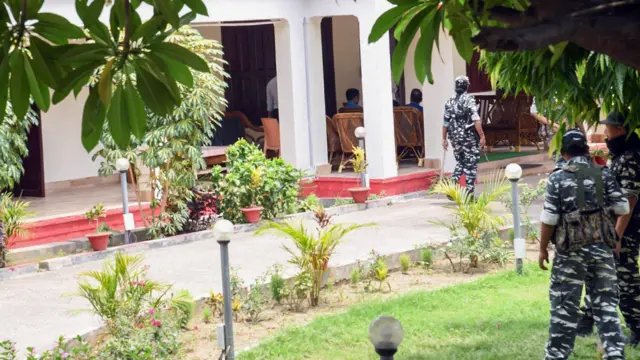 राधा चरण साह के पटना आवास पर ईडी की टीम