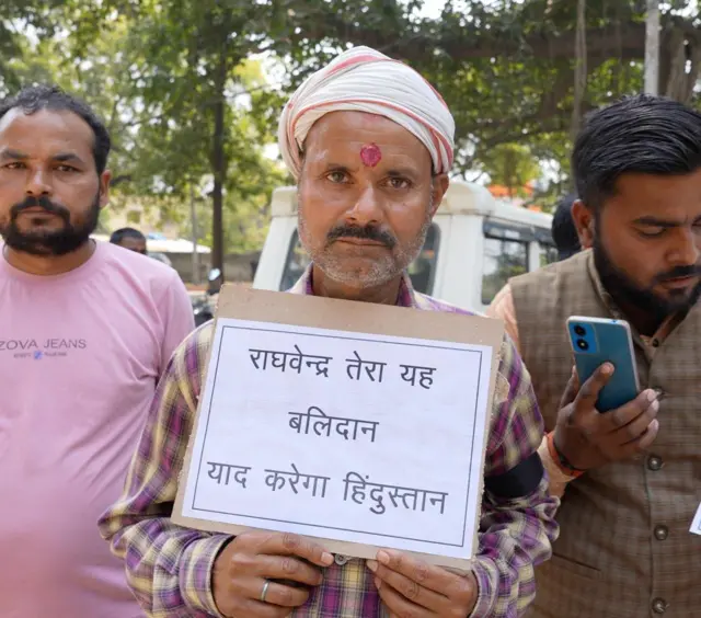 पत्रकार हत्या के मामले में प्रदर्शन