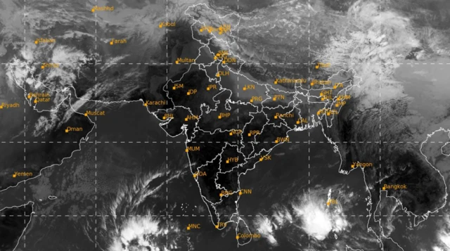 હવામાન વિભાગે 8 જાન્યુઆરીના રોજ આગાહી કરતાં કહ્યું છે કે રાજ્યમાં 24 કલાક સુધી હાલની જે સ્થિતિ છે તે પ્રમાણે જ ઠંડી પડતી રહેશે અને તે બાદ તેમાં ફેરફાર થવાની શક્યતા છે.