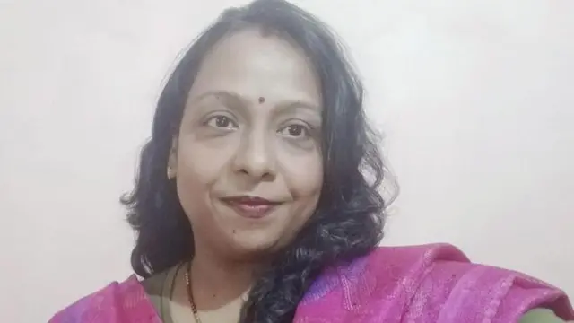 இளம்பெண்கள் மது, சிகரெட் 