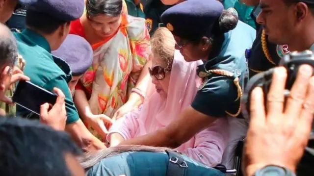 পরিবারের পক্ষ থেকে খালেদা জিয়াকে বিদেশে নেয়ার জন্য আবেদন করা হয় সরকারের কাছে। কিন্তু আইন মন্ত্রণালয় সেই আবেদন বাতিল করে দেয়।