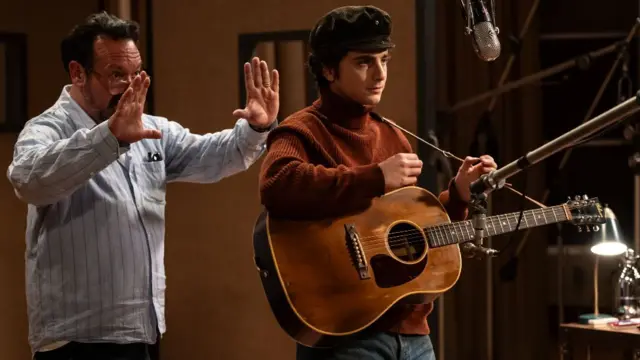 James Mangold y Timothée Chalamet en el rodaje de "Un completo desconocido"