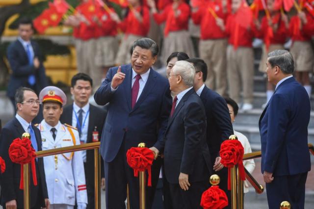 Chuyến thăm cấp nhà nước này đánh dấu lần thứ ba ông Tập đến Hà Nội trong cương vị là người đứng đầu Đảng và Nhà nước Trung Quốc, sau chuyến đi năm 2017 và 2015