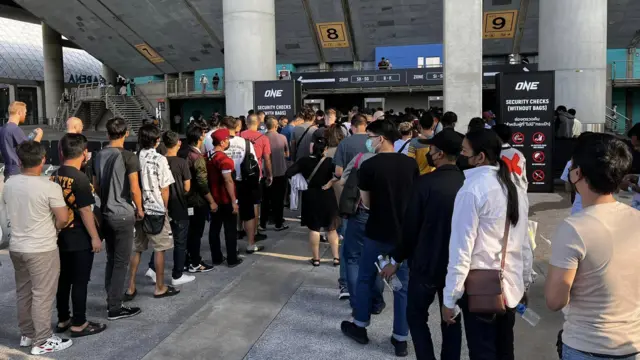 ဒီနေ့ပြိုင်ပွဲမှာ ထိုင်းရောက်မြန်မာတွေ အများဆုံးလာရောက်အားပေးကြတာတွေ့ရပါတယ်