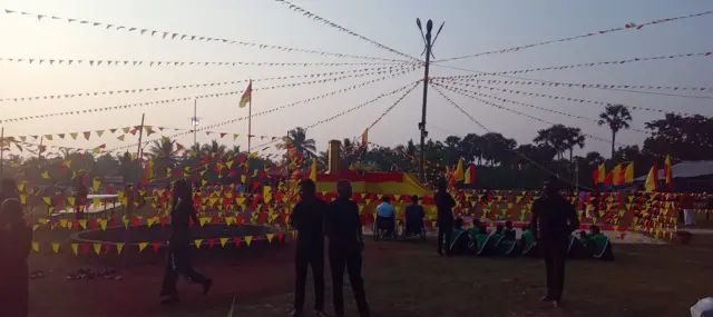 මුලතිව්හි පැවති මහවිරු සැමරුම සඳහා භූමිය සුදානම් කොට තිබු අයුරු 