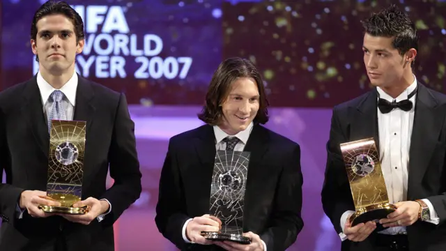 Последний «Золотой мяч» прошлой эпохи получил в 2007 году бразилец Кака. Месси тогда пришел вторым, Роналду — третьим. С тех пор 20 из 29 «Золотых мячей» достались либо Месси, либо Роналду