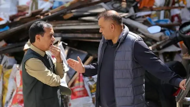 महामन्त्री विश्वप्रकाश शर्मा र गगन थापा