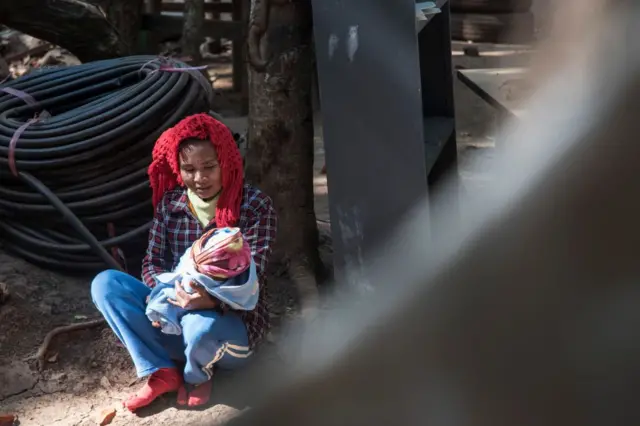 ကရင်နီပြည်နယ်က ကလေးမိခင်နဲ့ မွေးကင်းစကလေး