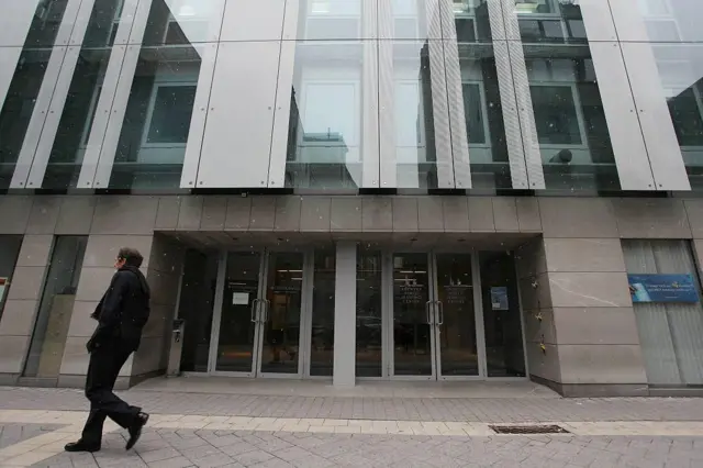 ઍન્ટવર્પ ડાયમંડ હેઇસ્ટ ઓફ સેન્ચ્યુરી, નેટફ્લિક્સ ડૉક્યુમેન્ટ્રી, ઍન્ટવર્પમાં હીરાની લૂંટ, લૂંટ શીખવતી ટ્યૂરીન સ્કૂલ, બીબીસી ગુજરાતી ઇન્ટરનેશનલ ન્યૂઝ આંતરરાષ્ટ્રીય સમાચાર