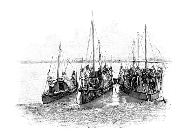 Trois pirogues avec des hommes à l'intérieur