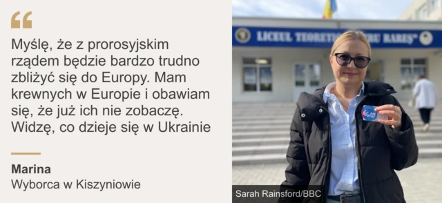 Marina - wyborca w Kiszyniowie trzyma dowód osobisty