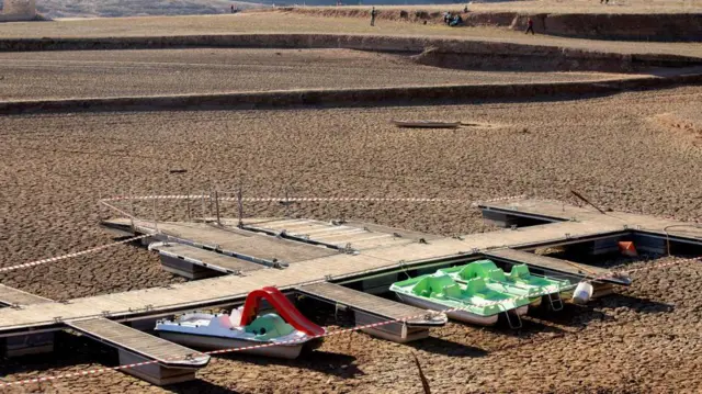 2024 میں سپین میں شدید خشک سالی کی وجہ سے بارسلونا کے قریب یہ ریزروائر تقریباً خشک ہو گیا جس سے پانی کے استعمال کے حوالے سے خدشات میں اضافہ ہوا۔