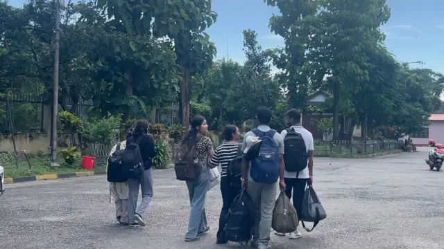 बाङ्ग्लादेशबाट फर्किएका नेपाली