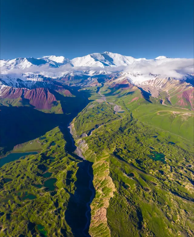 Аппак мөңгүгө чулганган Жел-Айдар чокусу. Бийиктиги 7134 метр. Сүрөттүн автордук укугу корголгон
