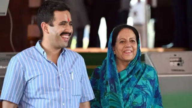 વિક્રમાદિત્યસિંહ અને તેમનાં માતા પ્રતિભાસિંહ