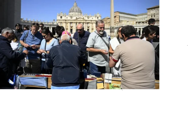 Awọn eeyan kora wọn jọ lati bu ọla ikẹyin Pope Francis