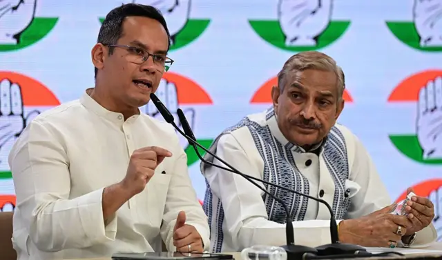 कांग्रेस नेता गौरव गोगोई और प्रमोद तिवारी (फ़ाइल फोटो)