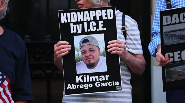 protesta contra la deportación de Ábrego