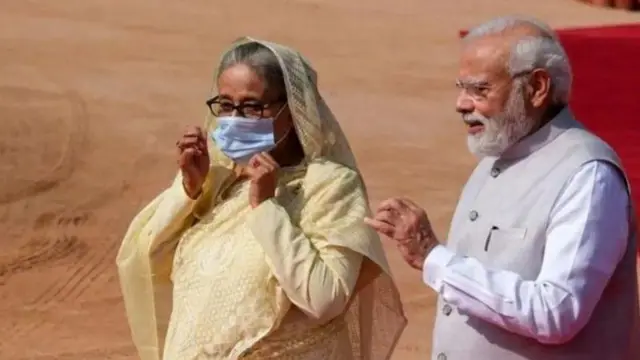 बांग्लादेश की पूर्व प्रधानमंत्री शेख़ हसीना और भारत के प्रधानमंत्री नरेंद्र मोदी.