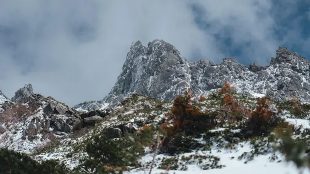 “宪兵岩”