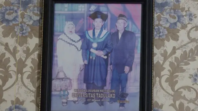 Foto wisuda Wahyudin S Lamampara