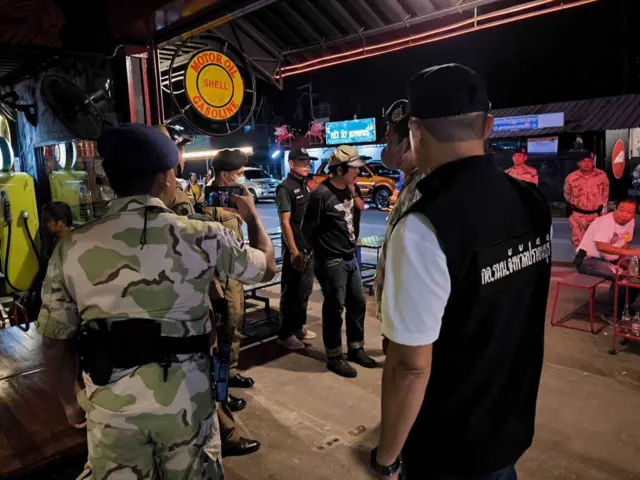 เจ้าหน้าที่ กอ.รมน. จ.ปราจีนบุรี ร่วมตรวจสถานบันเทิงและร้านอาหาร ตามนโยบายเร่งด่วนของรัฐบาง เมื่อวันที่ 2 พ.ย. 2566