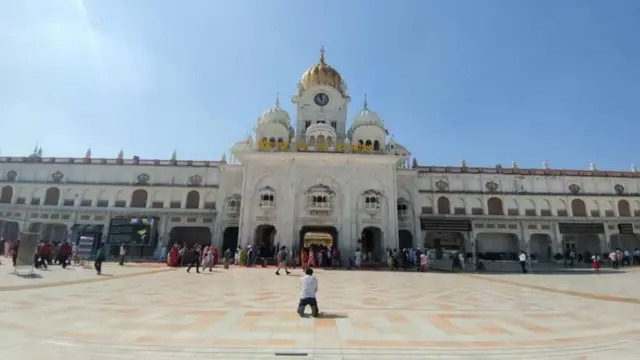 ਦਰਬਾਰ ਸਾਹਿਬ ਅੰਮ੍ਰਿਤਸਰ