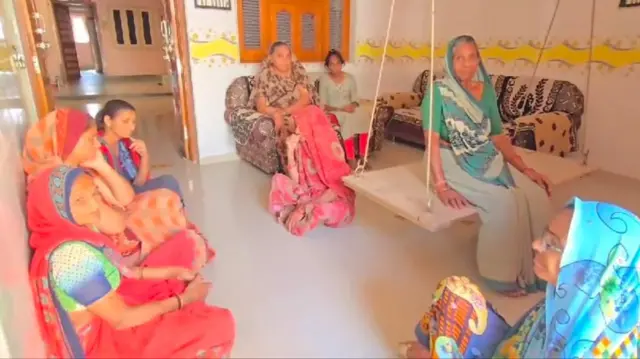 મૃતક પ્રદીપભાઈના પિતૃક ગામ કનોડામાં સગા સંબધી ભેગા થયા હતા.