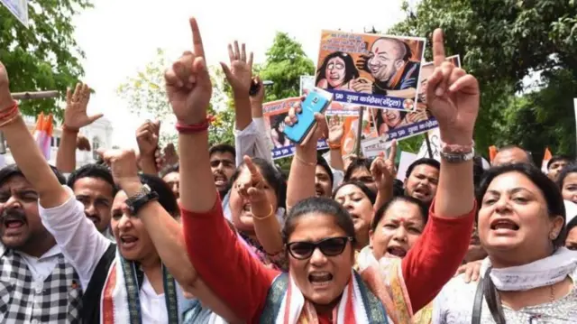 ઉન્નાવ બળાત્કાર કેસ, કુલદીપસિંહ સેંગર, દિલ્હી હાઇકોર્ટ, યૌનહિંસા, છોકરી પર બળાત્કાર, ઉત્તર પ્રદેશ, બીબીસી ગુજરાતી, મહિલા પર અત્યાચાર