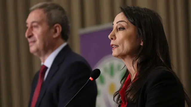 DEM Parti Eş Genel Başkanları Tülay Hatimoğulları ve Tuncer Bakırhan basın toplantısında