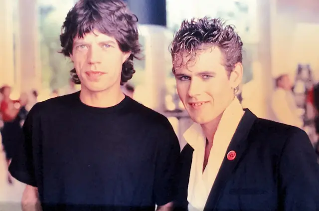 Mick Jagger e Ritchie no Aeroporto Santos Dumont, no Rio,ax poker club1984_