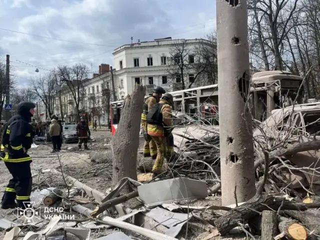 Tangalardagi eng seksual dumbalar Ona va ogil kichik jinsiy aloqa yangi