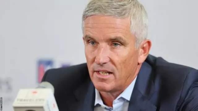 পিজিএ ট্যুর কমিশনার জে মনাহানকে পদত্যাগ করার আহ্বান জানানো হয়েছে। 