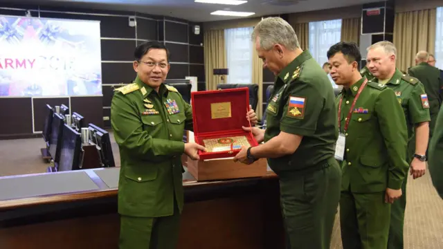 နေပြည်တော်ခရီးစဥ် ဗိုလ်ချုပ်မှူးကြီး မင်းအောင်လှိုင်နဲ့ တွေ့ဆုံခဲ့တဲ့ ရုရှားကာကွယ်ရေးဝန်ကြီး 