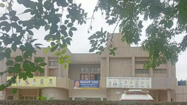 এই ভবনে আটক হওয়া অনেককে রাখা হয়েছে