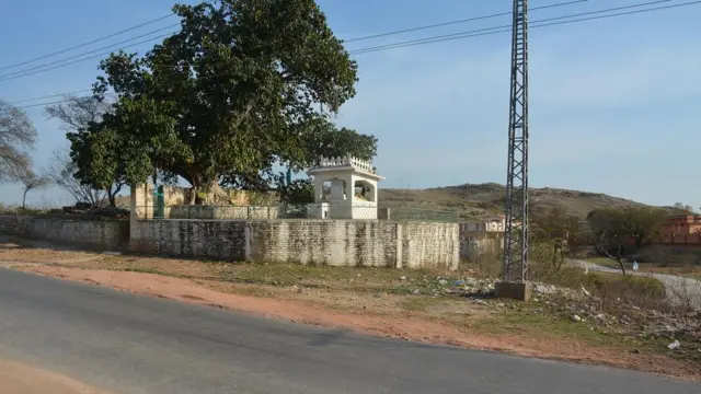 چکوال، بھلیال، مزار