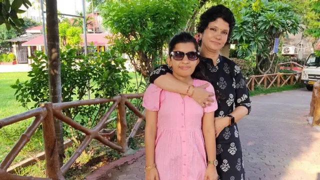 इन्डियनआइडलको मञ्चसम्म पुर्‍याउन सुरुवाती अडिसनकै चरणदेखि सहयोग गर्ने सीता आन्टीसँग मेनुका