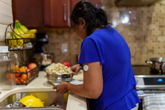 अनेक बाबींसाठी पुरुष स्त्रियांवर अवलंबून आहेत हे ध्यानात घ्यावं.