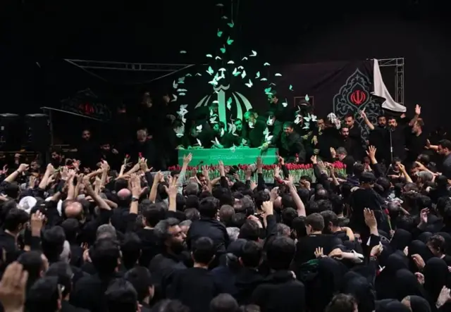 Aaska hoggaamiyihii Sare ee Iiraan waxaa ka qayb galaya kumnaan qof