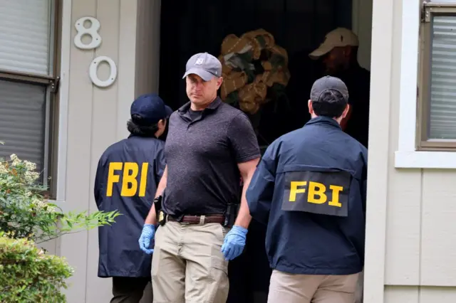 Các đặc vụ FBI đột kích nhà của Thị trưởng Oakland Sheng Thao ở Oakland, California hôm 20/6 (giờ Mỹ)