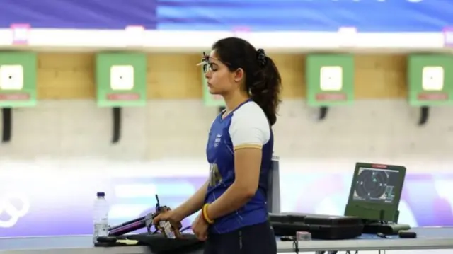 పారిస్‌లో 10మీ. ఎయిర్ పిస్టల్ ఈవెంట్‌లో పోటీ పడిన మను భాకర్