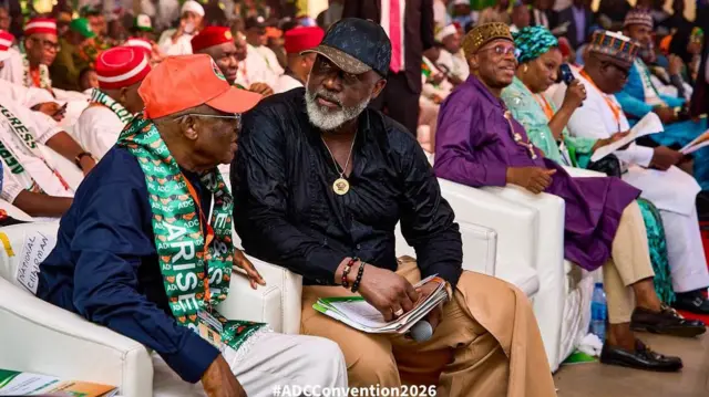 Dino Melaye pẹlu awon alẹnulọrọ ninu ADC nibi ipade apapọ naa.